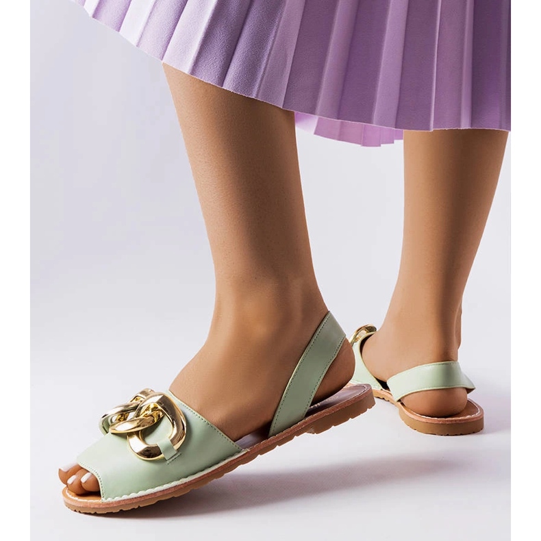 Green sandals decorated with a Germaine chain 1