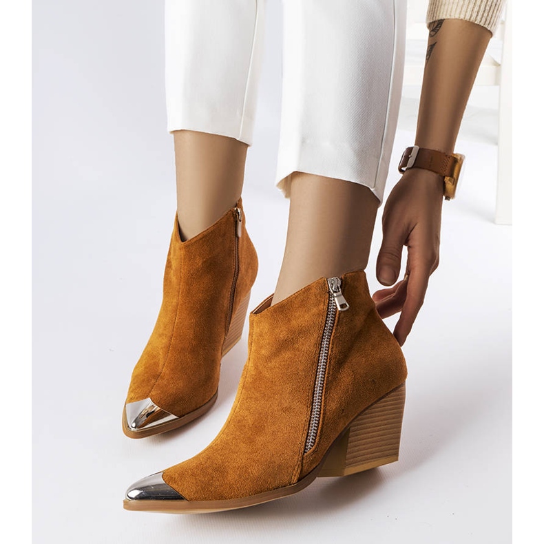 Brown cowboy boots with a metal toe from Vergne 1