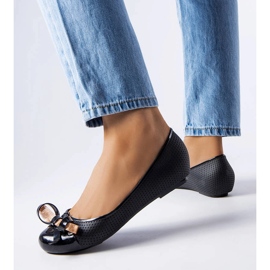 Black ballerinas decorated with a Harlingen bow 1
