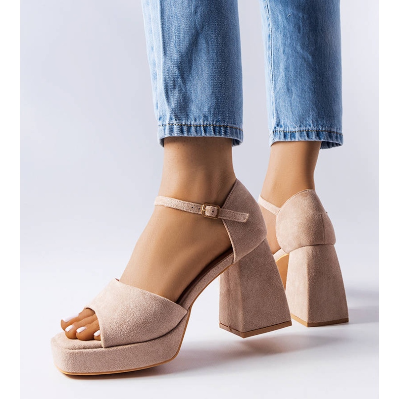 Beige sandals with a fashionable heel from Vinceza 1