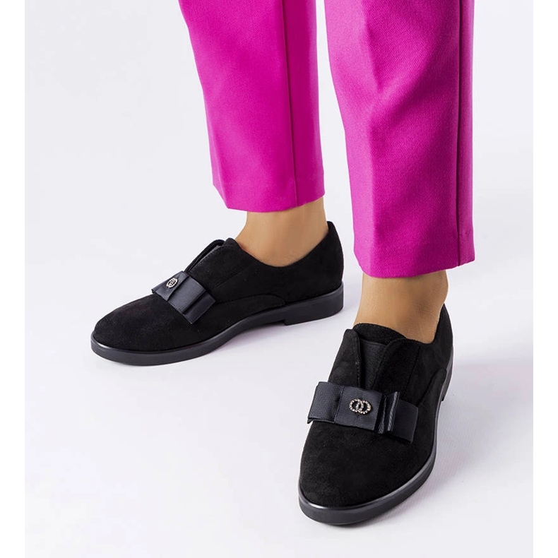 Black slip-on shoes from Mutton 1
