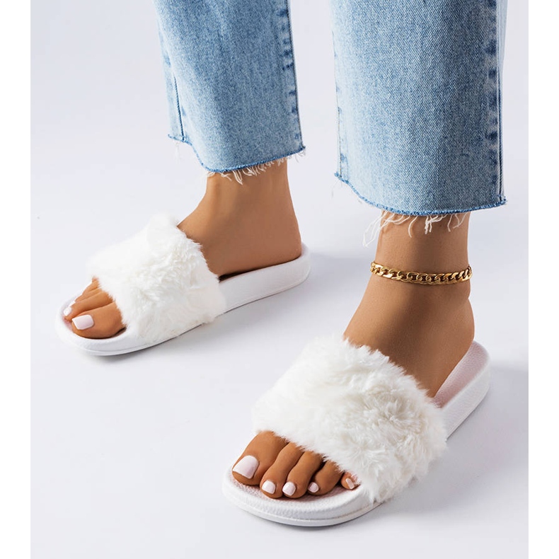 BM White slides with fur from Raffaele 1