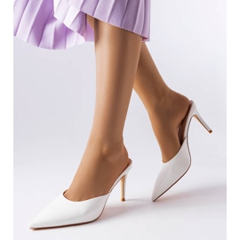 Drainer white stiletto heels 1