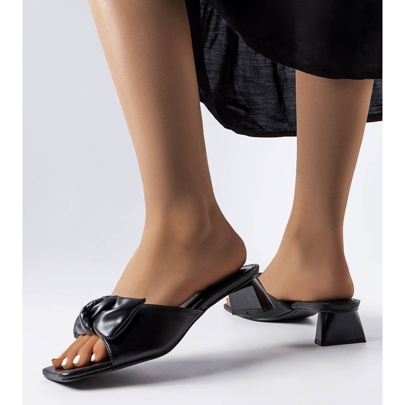 Black heeled sandals with Oak bow 1