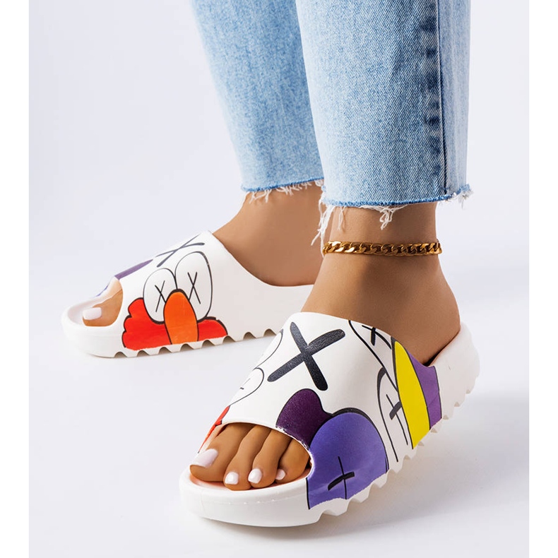 White slippers with a tread and prints 1