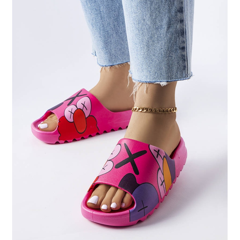 Dark pink flip flops with prints 1