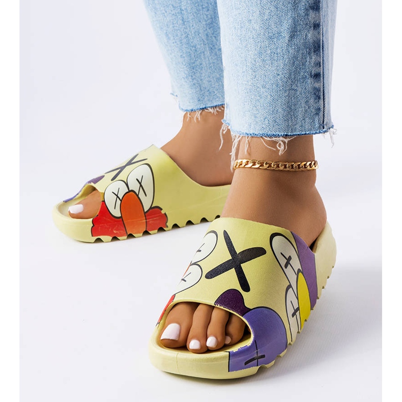 Green slippers with prints 1