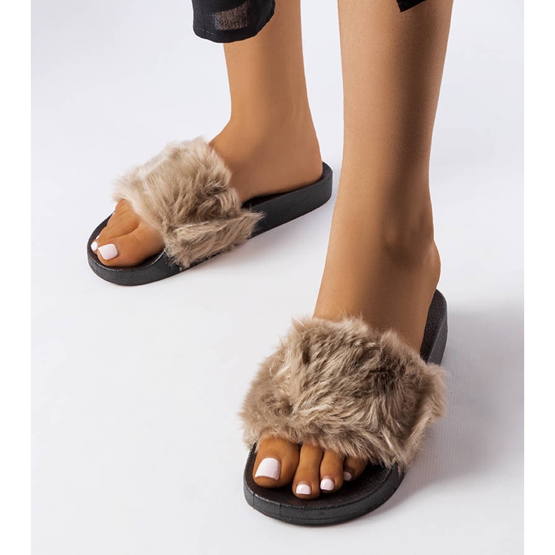 Beige slippers with fur from Genevre 1