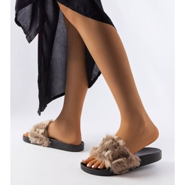 Beige slippers with fur from Genevre 2