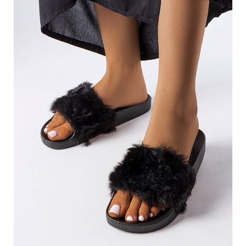 Black slippers with fur from Genevre 1