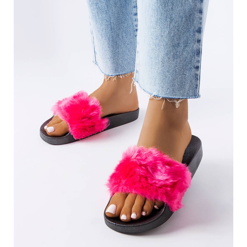 Pink slippers with fur from Genevre 1