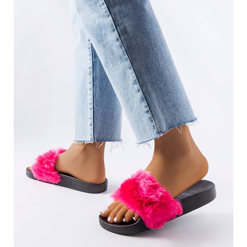 Pink slippers with fur from Genevre 2