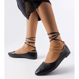 Black ballerinas with a decorative clasp from Donat 1