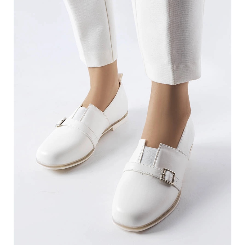 White brogues with a leather insole from Felosa 1