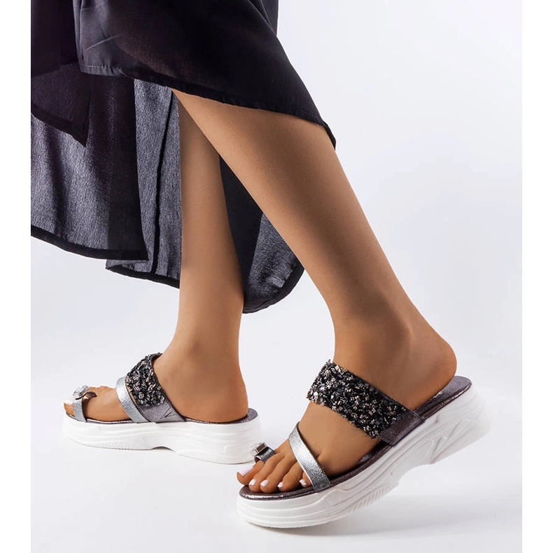 Gray flip-flops with a jewelry decoration from Cotilde silver 1