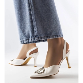 Moïse white rhinestone pumps 1