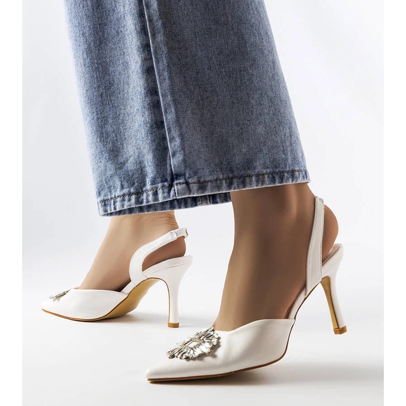 Moïse white rhinestone pumps 1