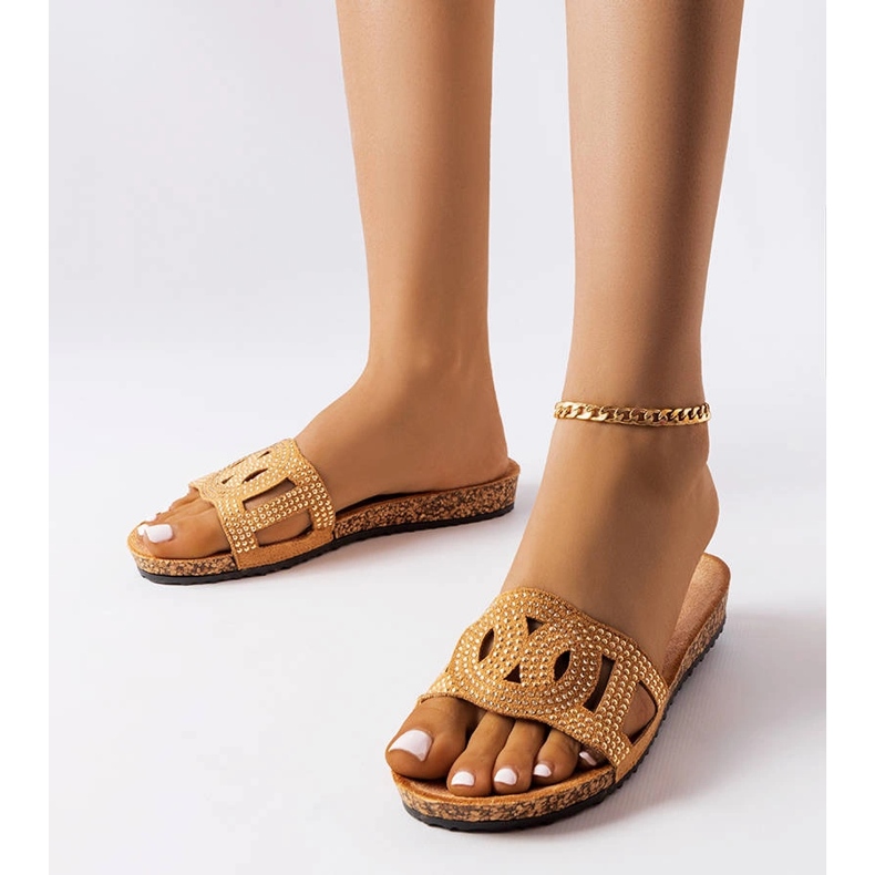 Beige slides decorated with Lagacé jets 1