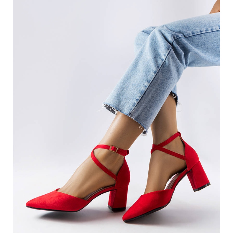 Red pumps on the Bensalem post 1