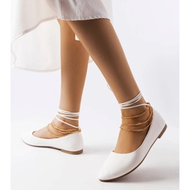 White ballerinas with a decorative clasp from Donat 1