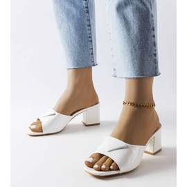 White lacquered flaps on the Branch post 1