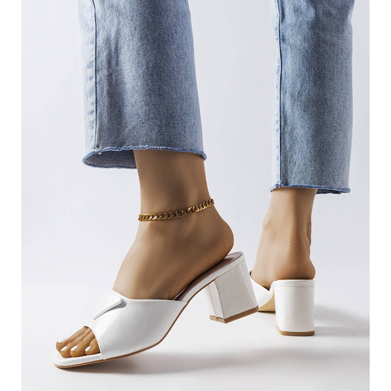 White lacquered flaps on the Branch post 2