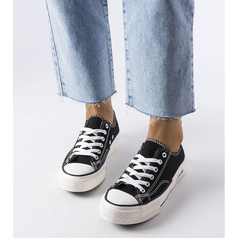 Roslyn black sneakers 1