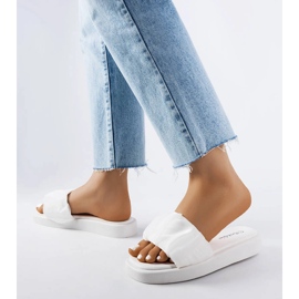 White sliders decorated with Boulevard ruffles 2 White sliders decorated with Boulevard ruffles 2