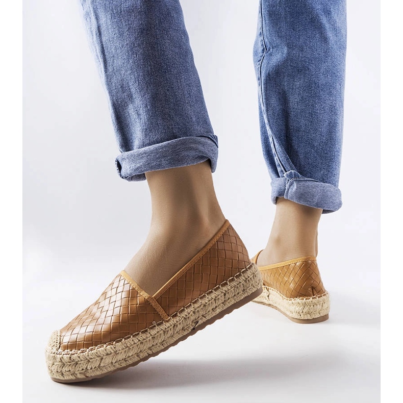 Brown espadrilles decorated with Geoffrey embossing 1