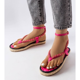 Pink sandals decorated with a chain from Varieur 1