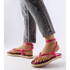Pink sandals decorated with a chain from Varieur 2