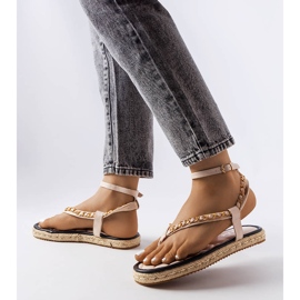 Beige sandals decorated with a chain from Varieur 2