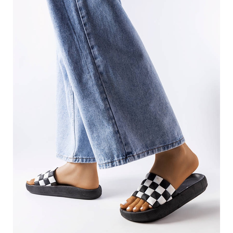 Black rubber platform slippers from Elin 2