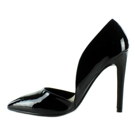 Lacquered pumps with indentations EE05 Black 1