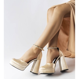 Beige high heel pumps from Elida 1
