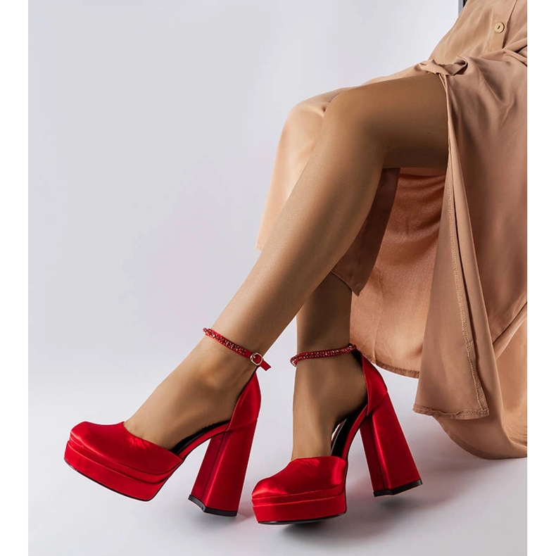 Red high heel pumps from Elida 1