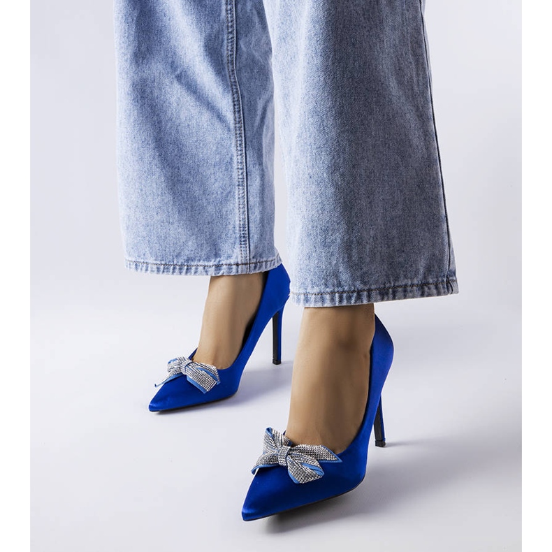 Blue pins with a satin finish and a Mia bow 1