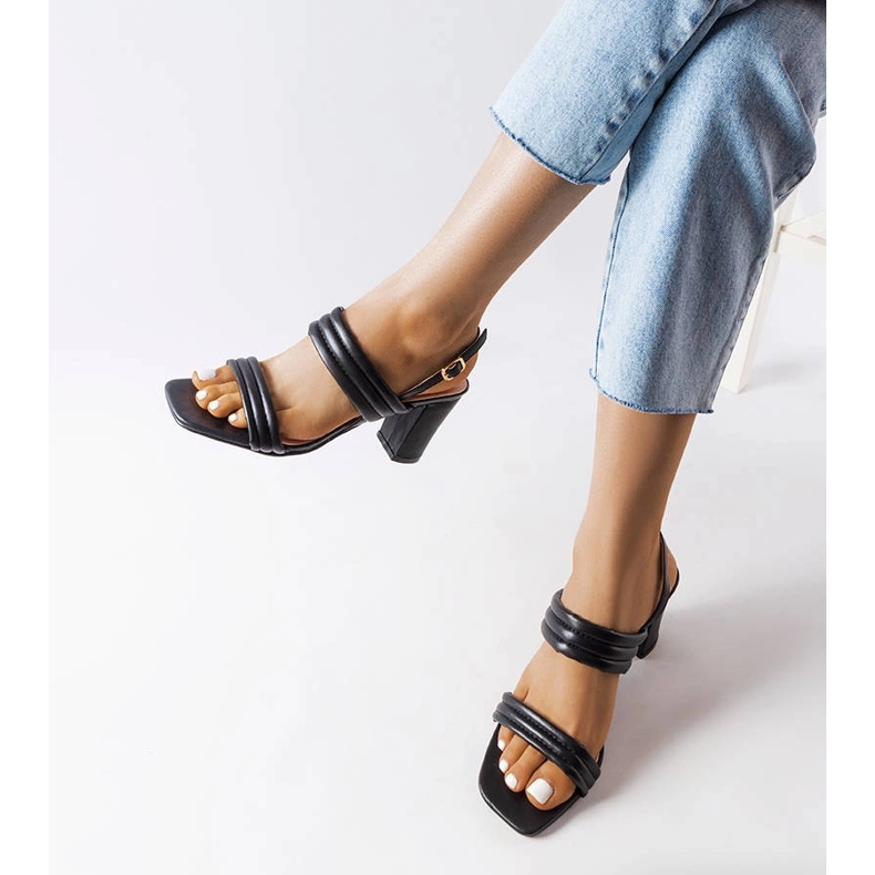 Black sandals on the Moli post 1