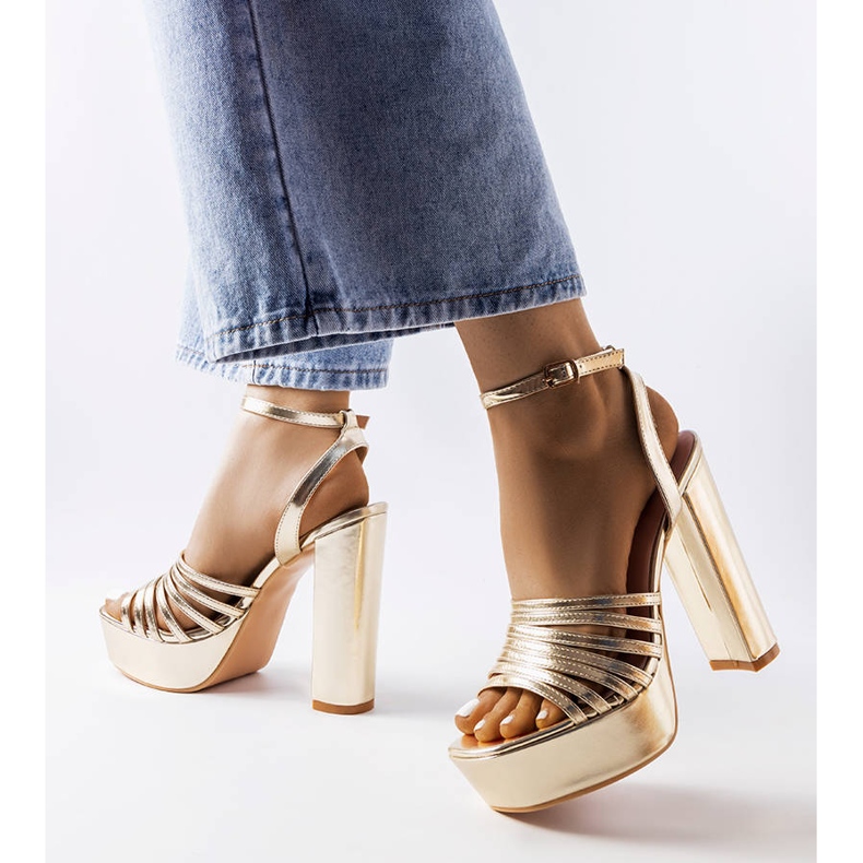 Chunky heeled sandals from Ariande golden 1
