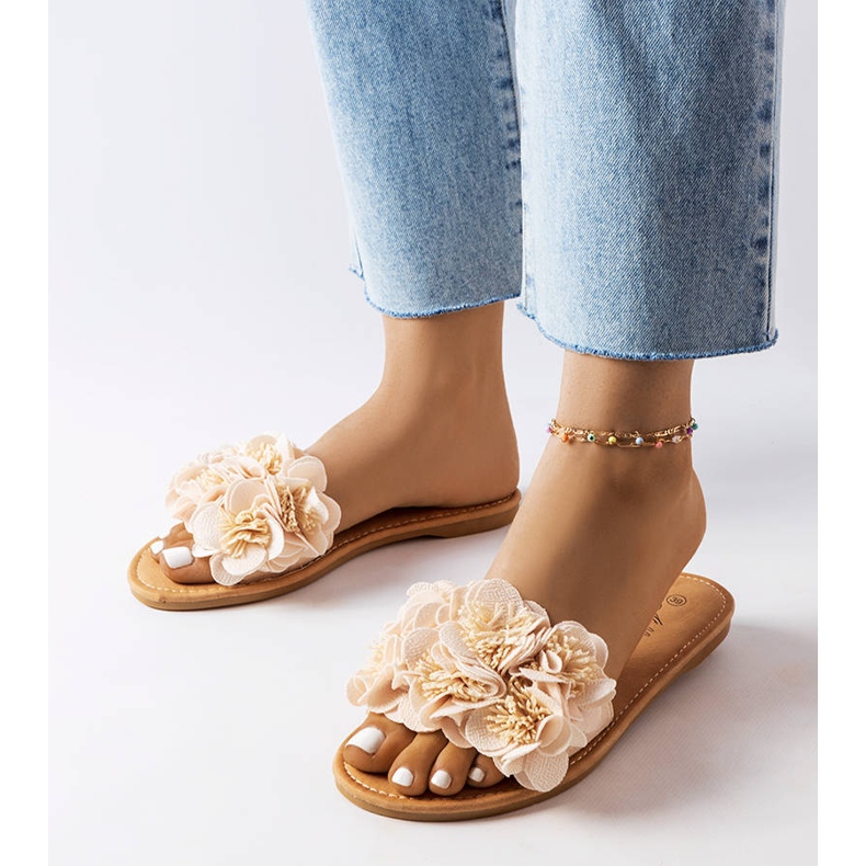 Beige slippers with flowers from Alfrida 1