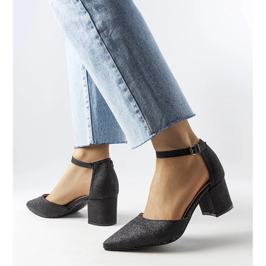 Black low-heeled pumps - Fashionable Shoes
