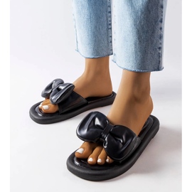 Black slippers with a bow from Lende 1