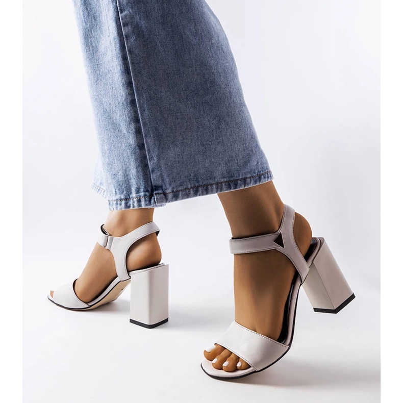 Gray sandals on the post from Karino grey 1