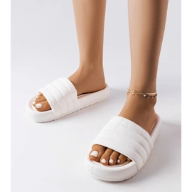 White flip flops decorated with Dorene quilting 1