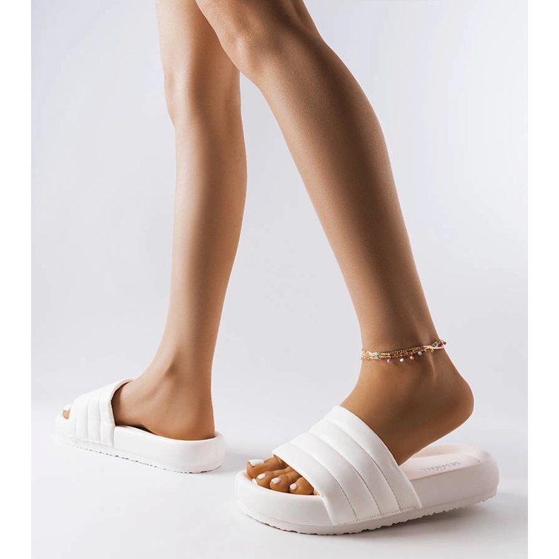 White flip flops decorated with Dorene quilting 2