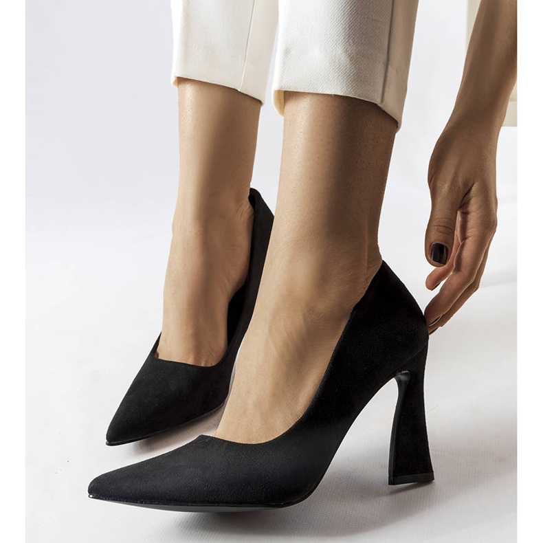Inna Black pumps on an asymmetric stiletto heel from Linda 1