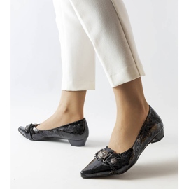 Black low heel pumps from Siciliano 2