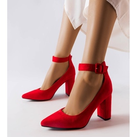 Red pumps on the Achen post 1