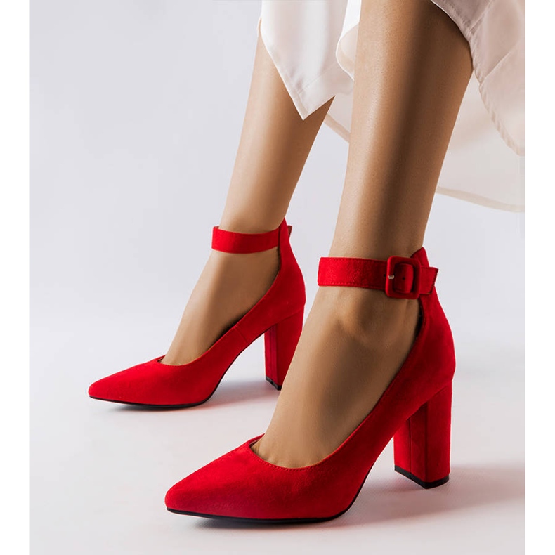 Red pumps on the Achen post 1