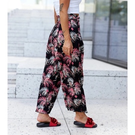 Red slides with a decorative upper from Caggio 1